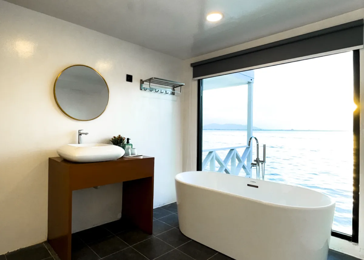 Double storey bathroom with sea view