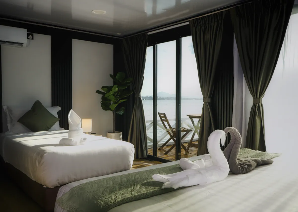 Double storey bedroom with sea balcony